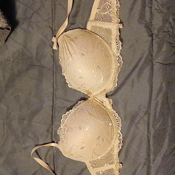 *New* 36C push up bras - Picture 2 of 7